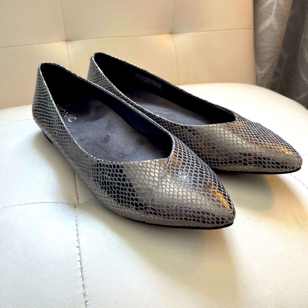 VIONIC Size 9.5 Caballo Ballet flat in Gunmetal